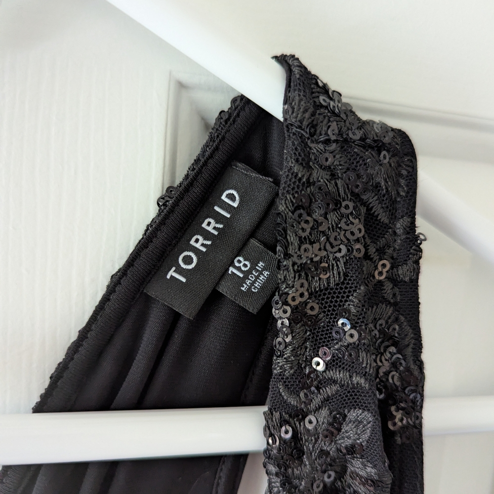 torrid Black V-Neck Sequin Floral Dress - Picture 3 of 4